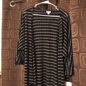 Bnwt Lularoe sweater Lindsey size small